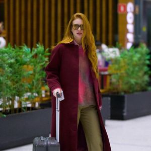 Essas fotos de Marina Ruy Barbosa em aerolook elegante antes de viagem revelam um detalhe conhecido por poucos sobre a atriz