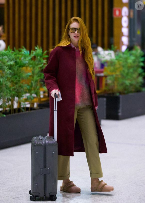 Essas fotos de Marina Ruy Barbosa em aerolook elegante antes de viagem revelam um detalhe conhecido por poucos sobre a atriz