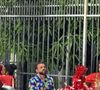 Chefão da Viradouro e porta-bandeira do Salgueiro são flagrados na concentração antes do desfile.