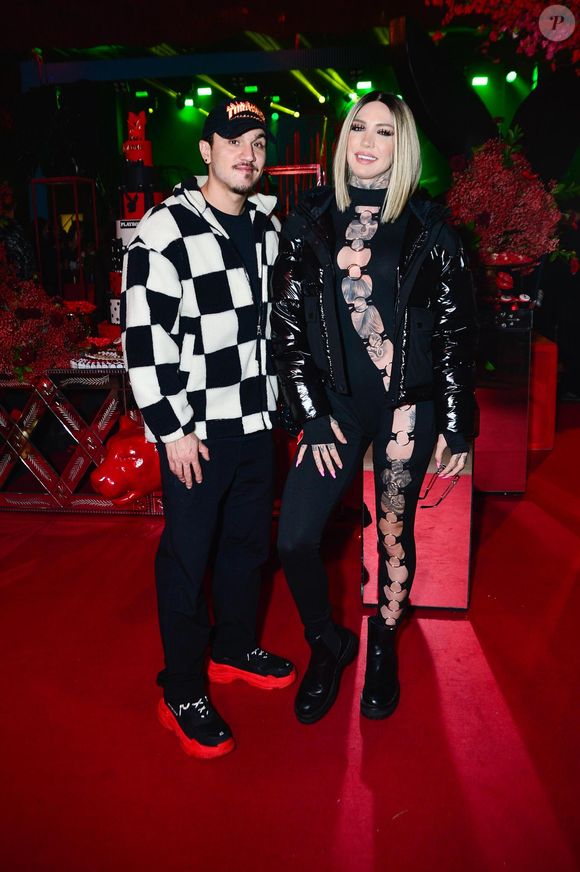 O casal de influenciadores brasileiros, Christian Figueiredo e Zoo, marcou presença na festa de 27 anos de MC Mirella, que teve como tema a icônica revista Playboy