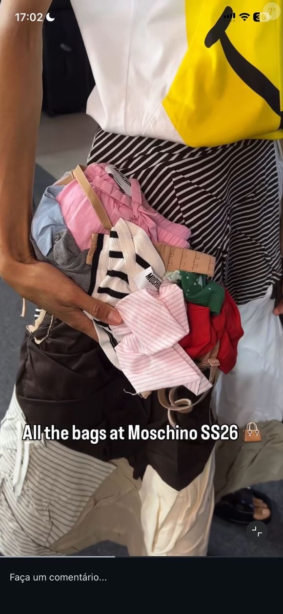 A grife Moschino lançou até uma bolsa feita com retalhos de tecido que lembram uma cesta de roupas. Você usaria?
