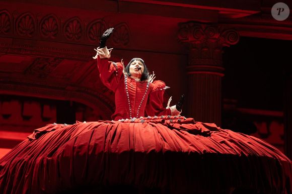 Antes do seu show com diversos hits, Lady Gaga atrasou cerca de 1 hora para subir ao palco