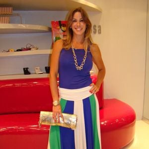 Após fotos nua, Joana Prado usou dinheiro para comprar carro e apartamento