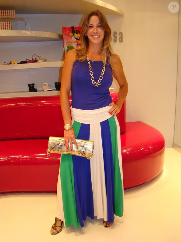 Após fotos nua, Joana Prado usou dinheiro para comprar carro e apartamento