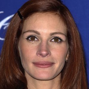 2002: Julia Roberts, com o cabelo diferente, começou a gerar rumores de uma possível intervenção estética