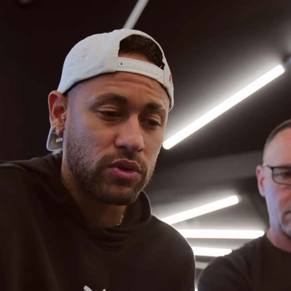 Neymar também aproveitou para desabafar sobre as críticas que sofre com frequência na web