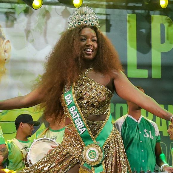 Iza foi coroada rainha de bateria da Imperatriz Leopoldinense