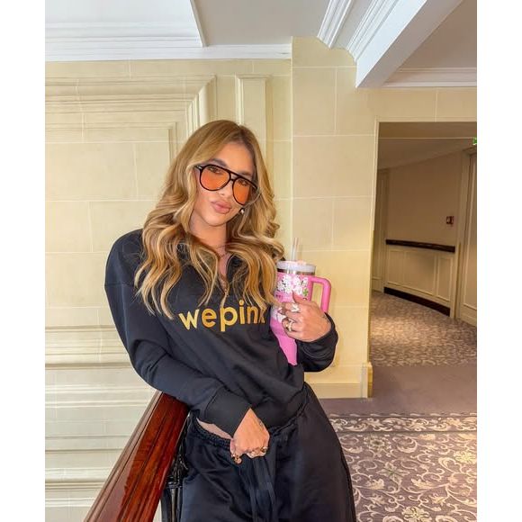 Virgínia Fonseca comandou uma live direto da capital francesa