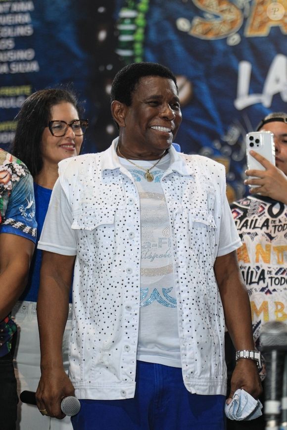 Neguinho da Beija-Flor já havia anunciado aposentadoria, mesmo com pedidos para continuar no canto da azul e branco