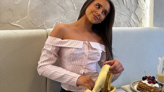 Os novos Converse 'estilo cottage' são os mais bonitos do ano: em rosa delicado, esse tênis dá o toque de luxo a qualquer look