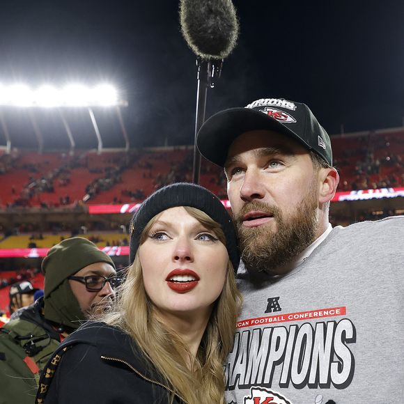 Juntos desde 2023, Taylor Swift e Travis Kelce se casaram na última sexta-feira, dia 06 de julho de 2026