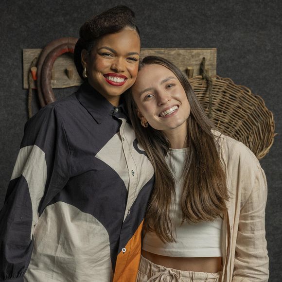 Larissa Manoela ao lado de Jennifer Nascimento em 'Êta Mundo Melhor!'