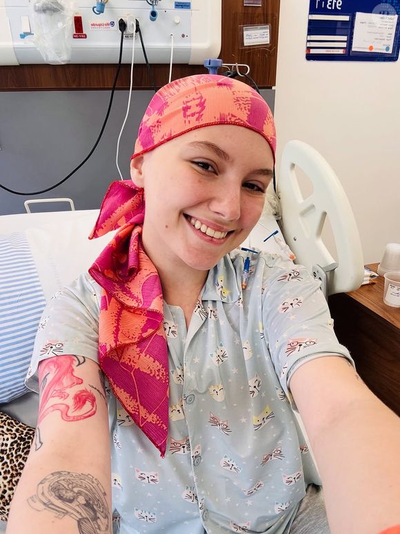 Pai de Isabel Veloso denunciou o hospital em que influenciadora estava internada de negligência