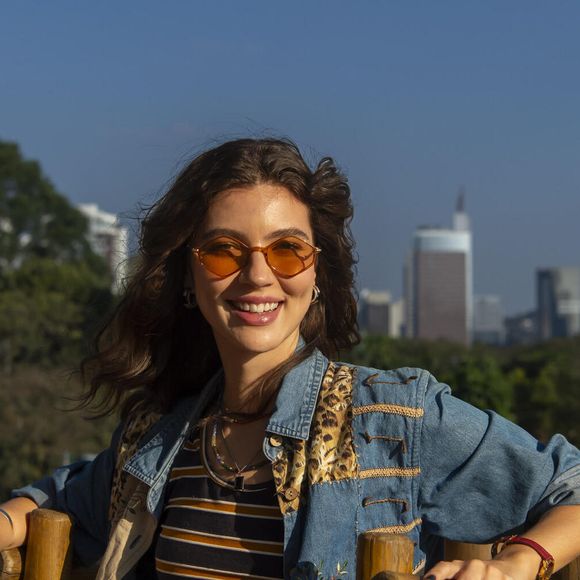 Lorena (Alanis Guillen) interpretando seu papel em 'Três Graças'