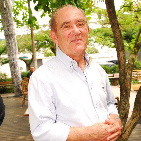 Renato Aragão e seus representantes afirmam que Juliana saiu da casa do pai e deixou a filha caçula aos cuidados do avô