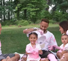 Em um dos momentos, Bruna Biancardi apareceu com Neymar e os filhos fazendo o chá revelação da filha caçula