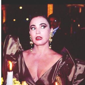 Foto para ilustrar a matéria com Regina Duarte, no ar em 'Rainha da Sucata' da Globo; psicologia afirma que a incerteza era marcante para o grupo de pessoas nascidas entre 1940 e 1960.