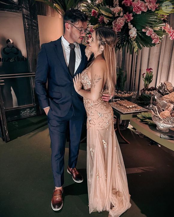 Naquele ano, Viih Tube começou a namorar o também ex-BBB Eliezer