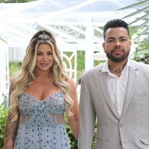 Danielle Souza e o marido, Bruno Ferreira Bonfim, mais conhecido como Dentinho, no casamento de Lexa e Ricardo Vianna