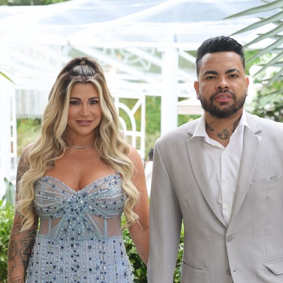 Danielle Souza e o marido, Bruno Ferreira Bonfim, mais conhecido como Dentinho, no casamento de Lexa e Ricardo Vianna