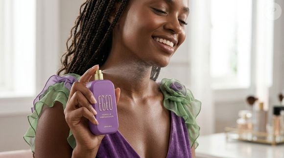 A pirâmide olfativa do Egeo Vanilla Ubesession reúne sorbet de pera e cardamomo no topo; avelã cremoso, matchá e ube no coração; e marshmallow, vanilla e caramelo no fundo