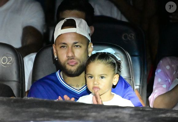 Neymar fecha sessão exclusiva do Circo Stankowich, em Santos, e curte noite em família ao lado de Bruna Biancardi, Mavie e Mel