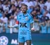 O que chamou atenção, além do look, foi a música que Neymar escolheu ao postar a foto: 'Penélope Charmosa'