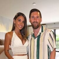 149 m² com sala de estar integrada, cama king size estofada e ambiente de boutique exclusiva: é assim o quarto de Lionel Messi e Antonela Roccuzzo em mansão milionária de Miami