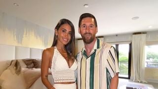 149 m² com sala de estar integrada, cama king size estofada e ambiente de boutique exclusiva: é assim o quarto de Lionel Messi e Antonela Roccuzzo em mansão milionária de Miami