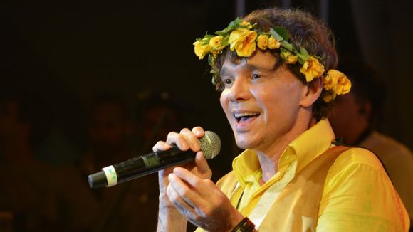 Internado com câncer, Netinho rejeita motivo político para ignorar número 13 em post '12+1'; cantor rebate internauta: 'Escrevo como quero'