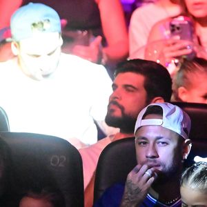 Neymar curte noite no circo ao lado de Bruna Biancardi e das duas filhas do casal