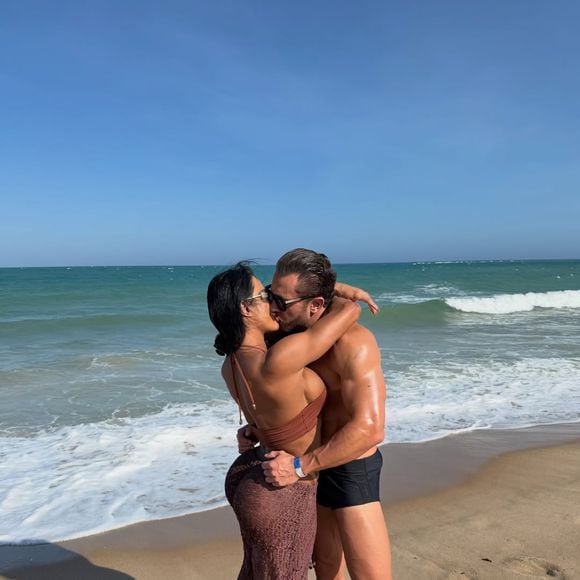 Gracyanne Barbosa vive nova fase amorosa ao lado de Gabriel Cardoso, com quem compartilha rotina de treinos e viagens, incluindo uma surpresa nas Maldivas