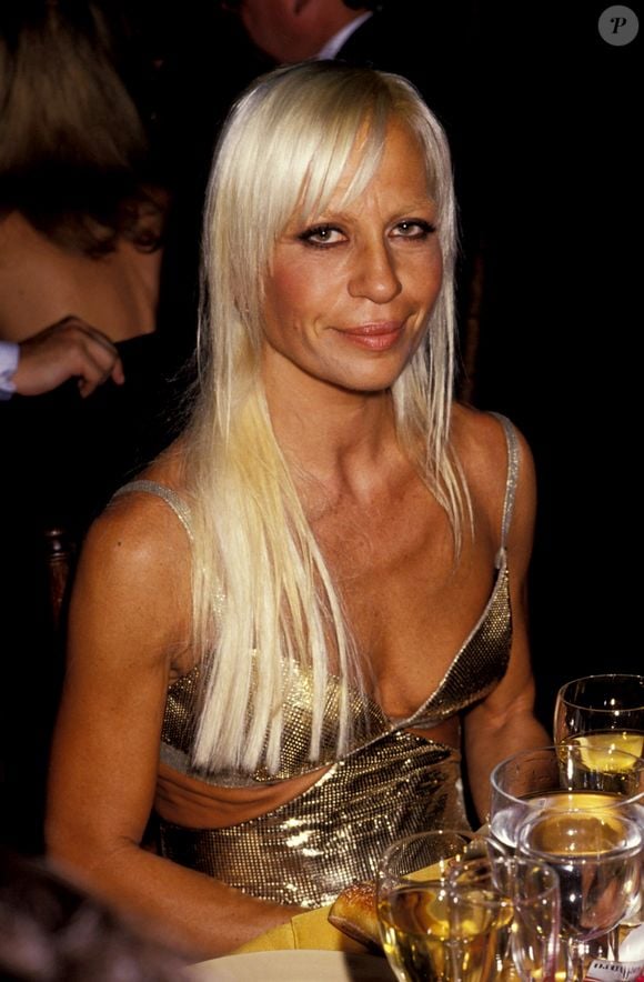 1994: aos 39 anos, Donatella Versace já tinha ajudado a levar a marca Versace à fama mundial