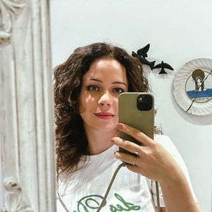 Leandra Leal usou suas redes sociais e comentou sobre pressões estéticas que sofreu ao longo de sua carreira