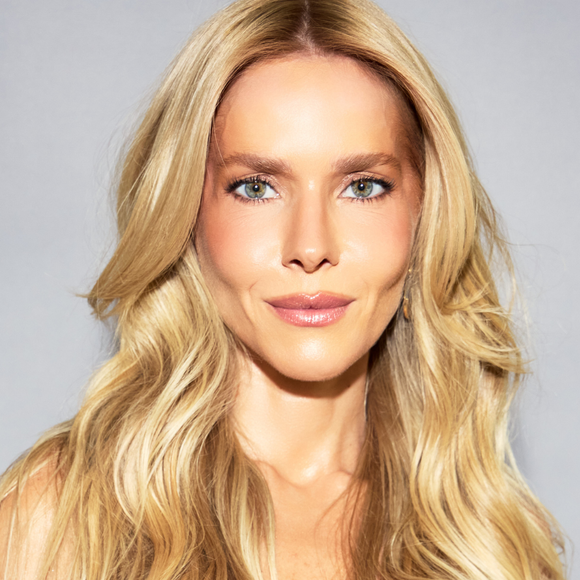 Adeus ruivo! 7 tons diferentes de tinta, 9 horas de salão e mais: descubra como copiar o loiro de Monique Alfradique com a hairstylist que fez a transformação da atriz