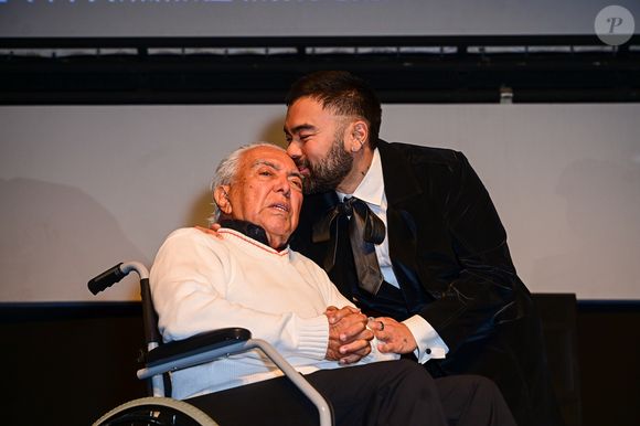 Mauricio de Sousa ganha beijo de Mauro Sousa no lançamento de sua cinebiografia