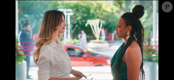 Um grande acerto de Por Você: Alinne Moraes interpreta Vanessa em Por Você, médica anestesista e administradora do Hospital e Maternidade Luz que mantém uma antiga rivalidade com Bela, personagem de Sheron Menezzes