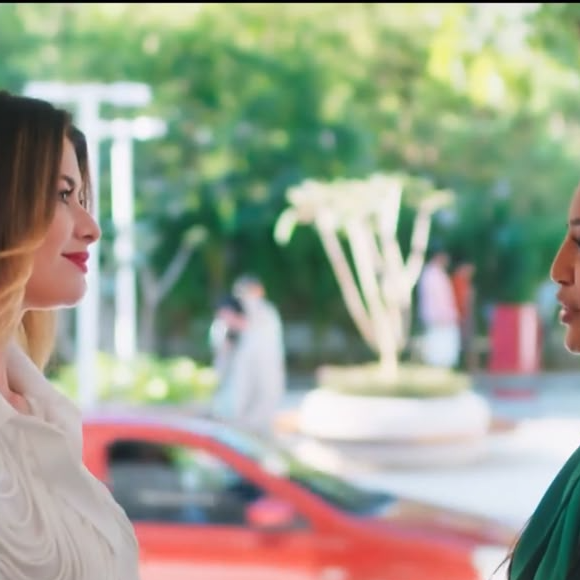 Um grande acerto de Por Você: Alinne Moraes interpreta Vanessa em Por Você, médica anestesista e administradora do Hospital e Maternidade Luz que mantém uma antiga rivalidade com Bela, personagem de Sheron Menezzes