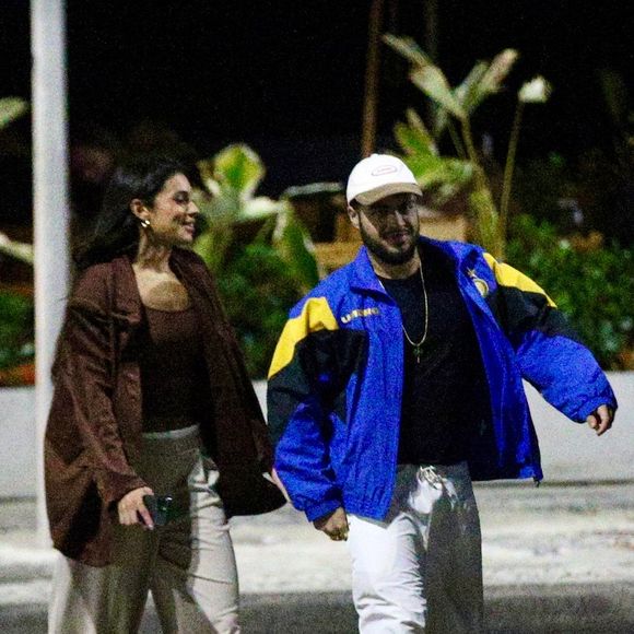 O cantor Francisco Gil aproveitou a noite deste sábado (02) para curtir um momento romântico com a namorada, a ex-’BBB’ Alane Dias