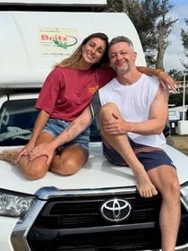 Lucas Lima mostra foto de viagem com nova namorada e web alfineta Sandy: 'Sorte de quem não deixa passar'