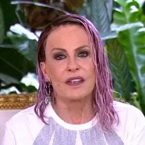 Segundo Yung, quanto mais tempo você passa entre as lavagens e quanto mais oleosidade acumula, mais difícil será removê-la quando lavar