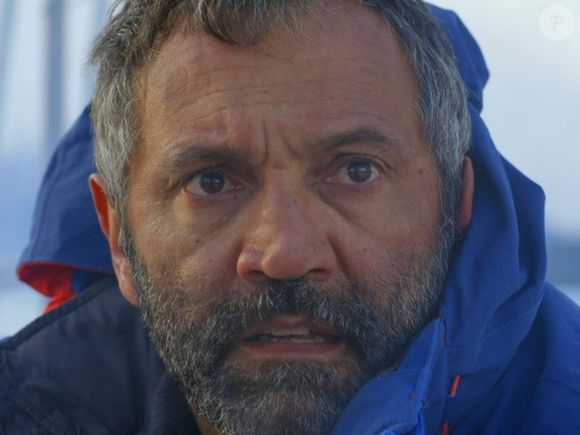 No centro de 'Sete Vidas' está Miguel, personagem vivido por Domingos Montagner. Sua vida muda completamente quando ele descobre ser pai biológico de sete filhos gerados a partir de uma doação anônima de sêmen realizada anos antes.