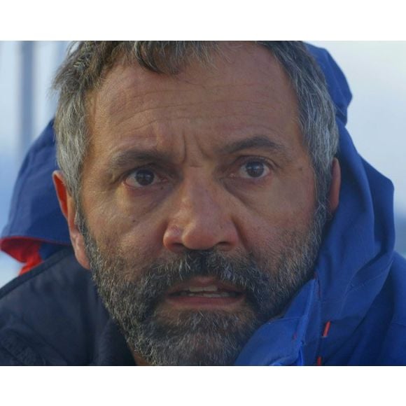 No centro de 'Sete Vidas' está Miguel, personagem vivido por Domingos Montagner. Sua vida muda completamente quando ele descobre ser pai biológico de sete filhos gerados a partir de uma doação anônima de sêmen realizada anos antes.