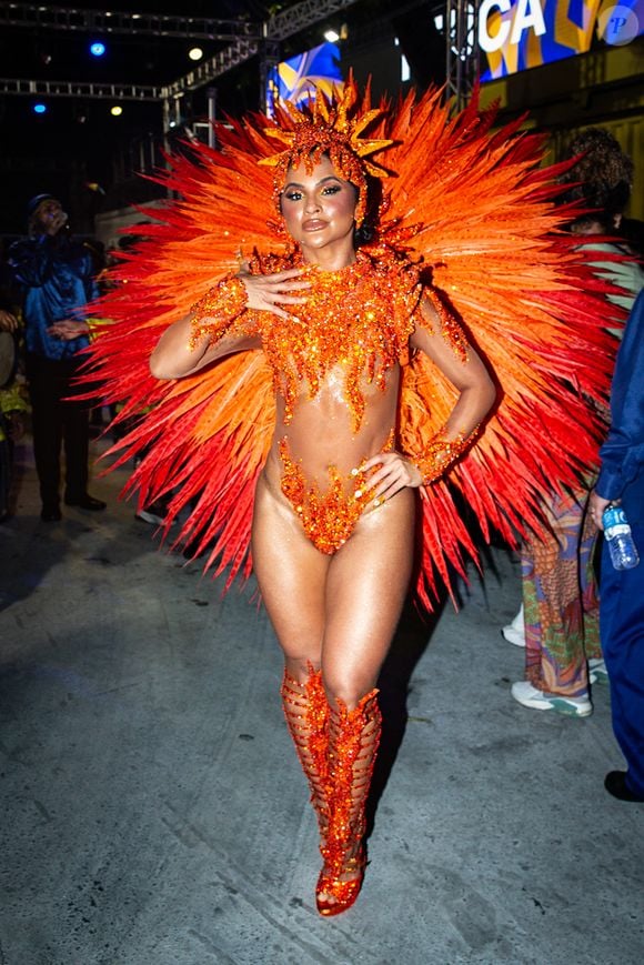 Mileide Mihaile sobre fantasia: 'O sol nasce pra todos, mesmo em meio às desigualdades, e é esse significado que marca esse momento do desfile'