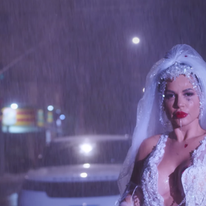 Deolane em trecho do clipe de 'Meu Menino'