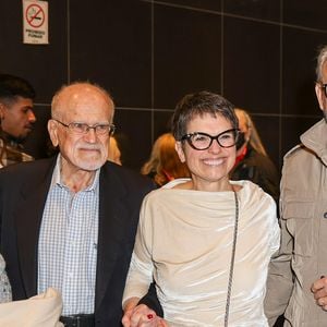 Sandra Annenberg, o pai, Alexandre Annenberg Neto, o marido, Ernesto Paglia, e a madrasta, Brenice, show de Roberto Carlos em 5 de junho de 2025