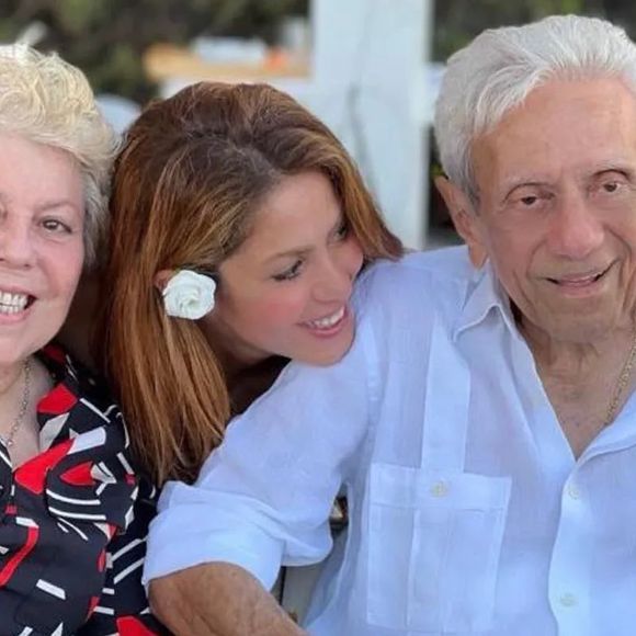 William Mebarak, pai de Shakira, sofreu um acidente vascular cerebral no último sábado (02). A informação é da revista espanhola ¡HOLA!
