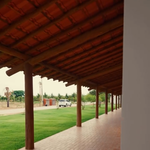 Nova mansão de Ivete Sangalo conta com um jardim amplo