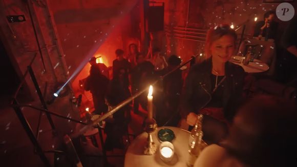 Um dos cômodos da casa é chamado de Chaufferie e funciona como uma boate particular para o músico e seus amigos. Segundo Lenny, Zoë organiza muitas festas no local