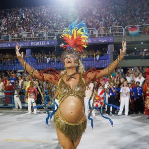 Lore Improta fez referência à icônica serpente do desfile de 2024